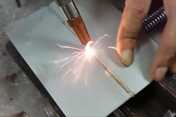 手持式激光焊接機與傳統(tǒng)焊接機比有什么優(yōu)勢？